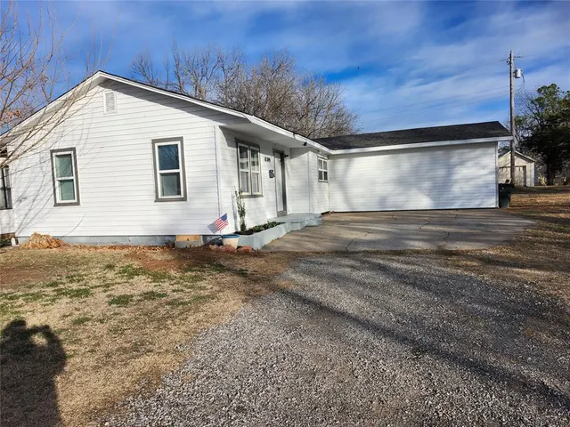 Photo 6 — 1809 W Willow Avenue, Duncan, OK 73533