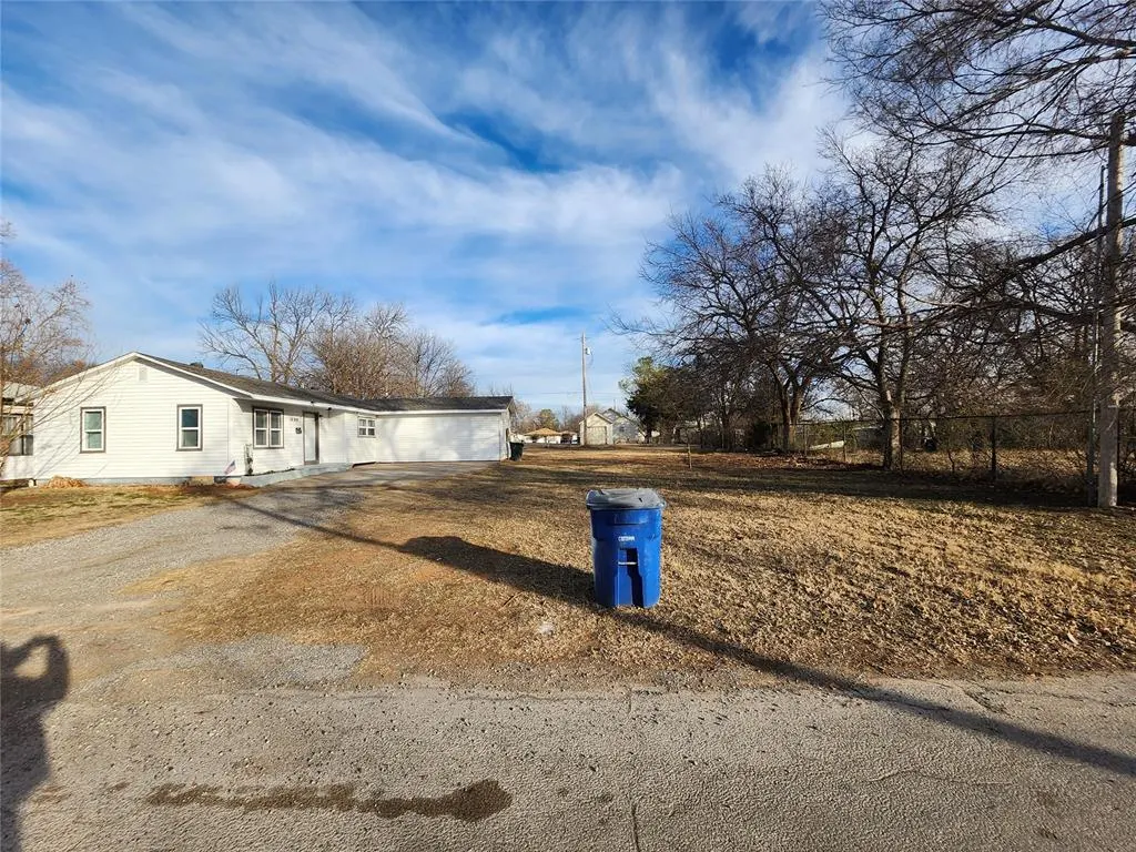 Photo 9 — 1809 W Willow Avenue, Duncan, OK 73533