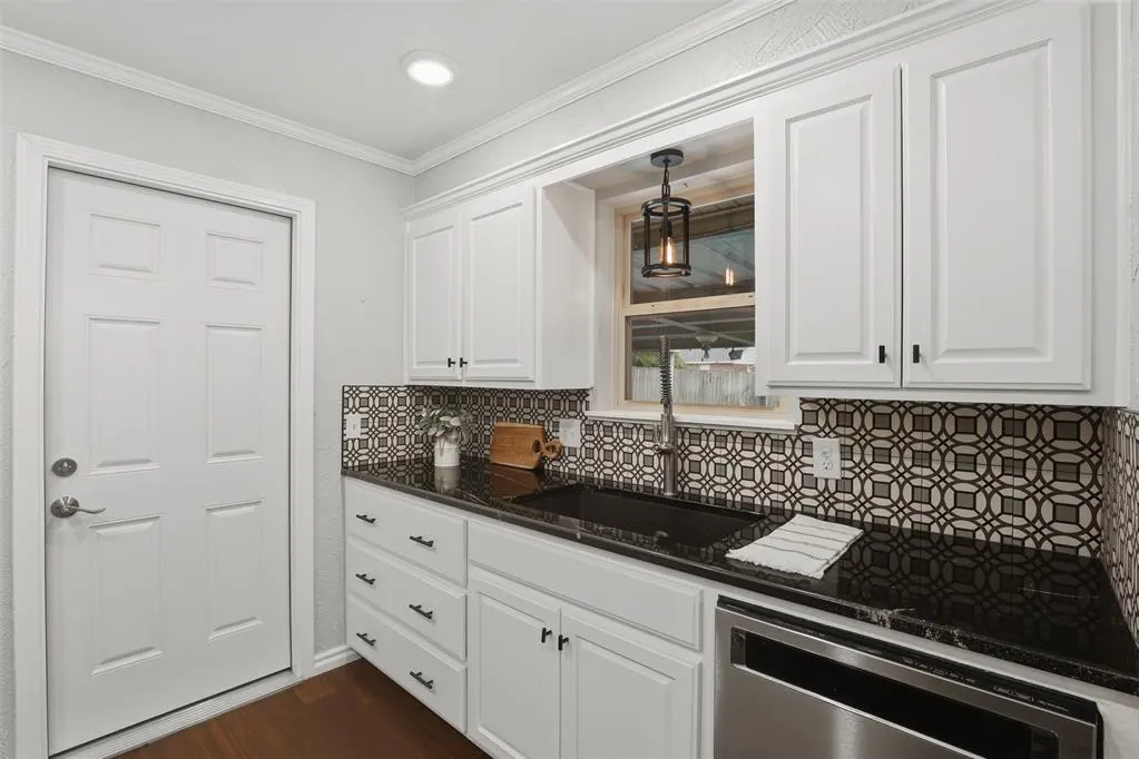 Photo 10 — 703 Crestmoor Drive, Moore, OK 73160