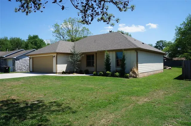 Photo 3 — 410 W Henderson, Wayne, OK 73095