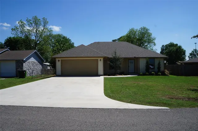 Photo 4 — 410 W Henderson, Wayne, OK 73095