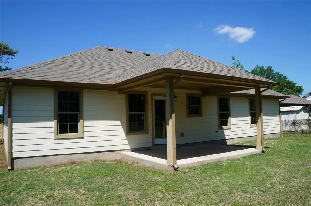 Photo 5 — 410 W Henderson, Wayne, OK 73095