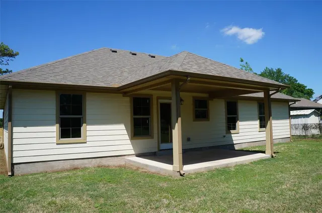 Photo 5 — 410 W Henderson, Wayne, OK 73095