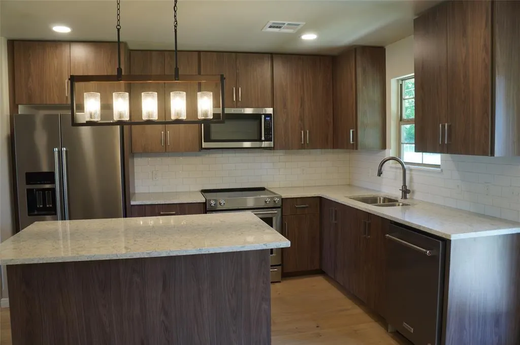Photo 7 — 410 W Henderson, Wayne, OK 73095