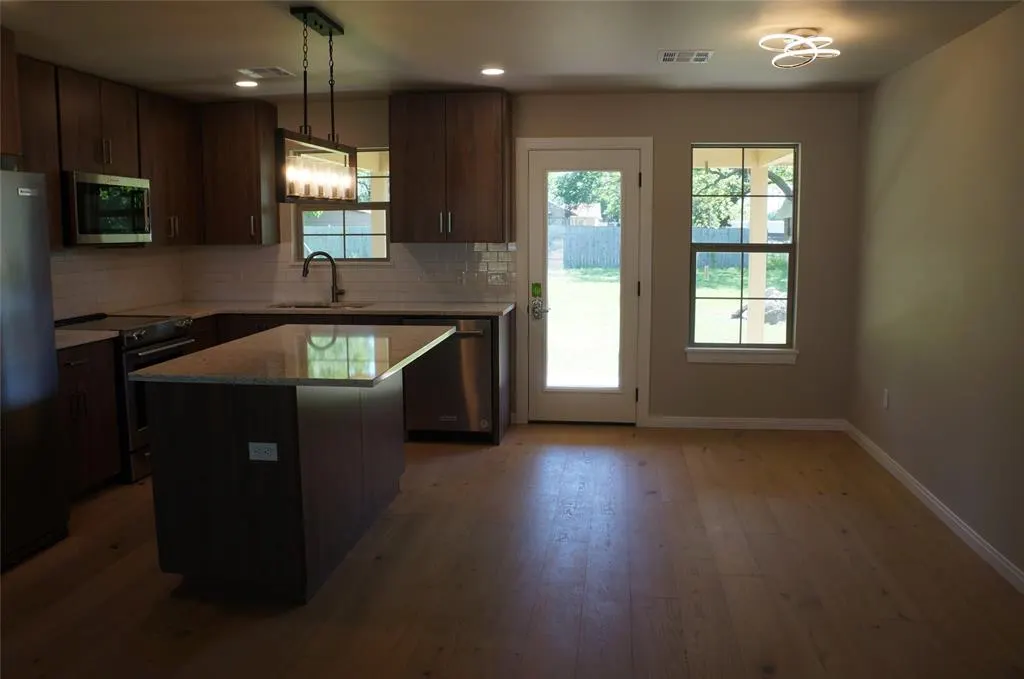 Photo 18 — 410 W Henderson, Wayne, OK 73095