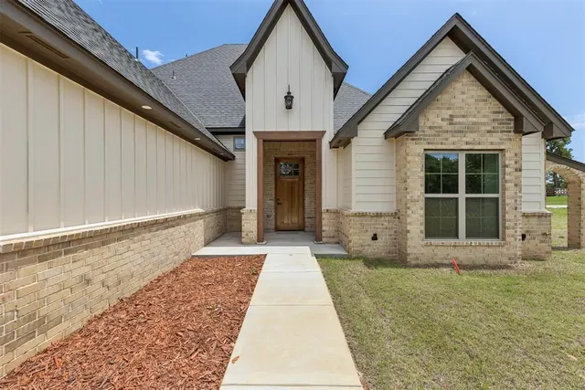 Photo 2 — 16114 Vernon Circle, Newalla, OK 74857