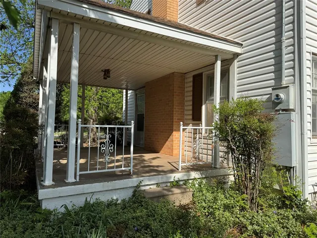 Photo 2 — 220 N Washington Street, Hobart, OK 73651