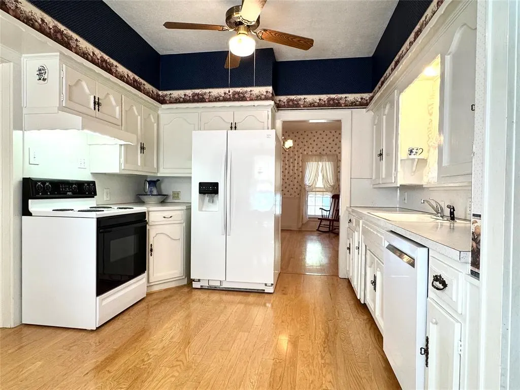 Photo 18 — 220 N Washington Street, Hobart, OK 73651