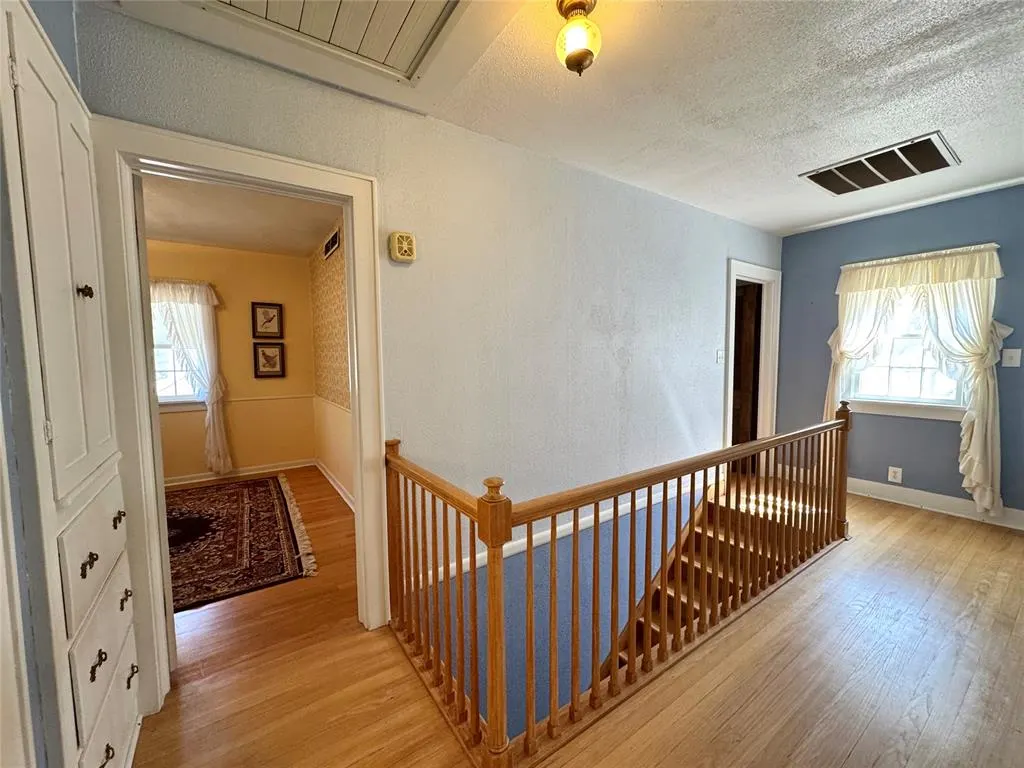 Photo 42 — 220 N Washington Street, Hobart, OK 73651