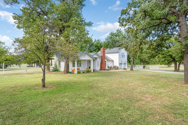 Photo 7 — 2576 NE 10th Street, Blanchard, OK 73010