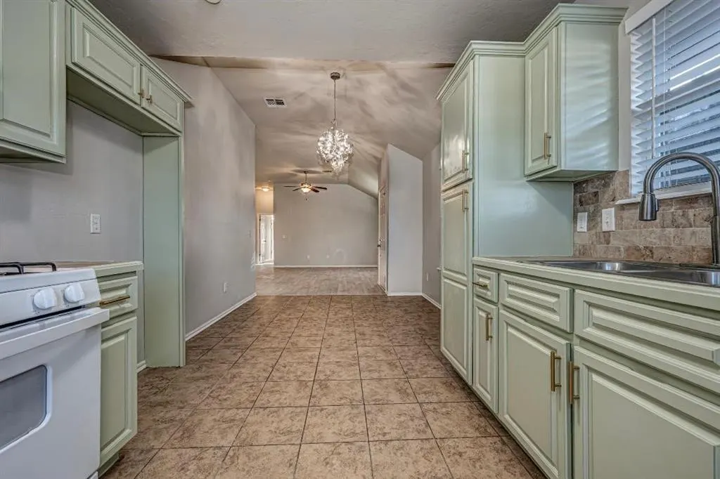 Photo 7 — 1420 NW 126th Street, Oklahoma City, OK 73120