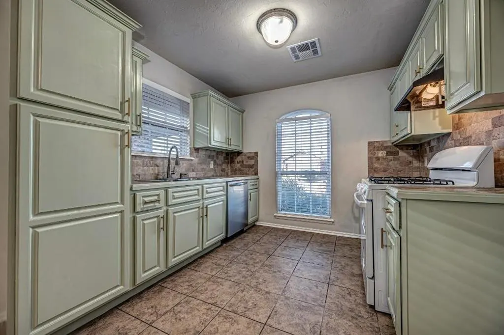 Photo 8 — 1420 NW 126th Street, Oklahoma City, OK 73120