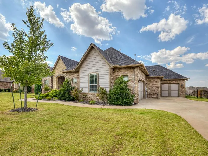 Photo 2 — 10405 CHERRYWOOD Drive, Oklahoma City, OK 73151