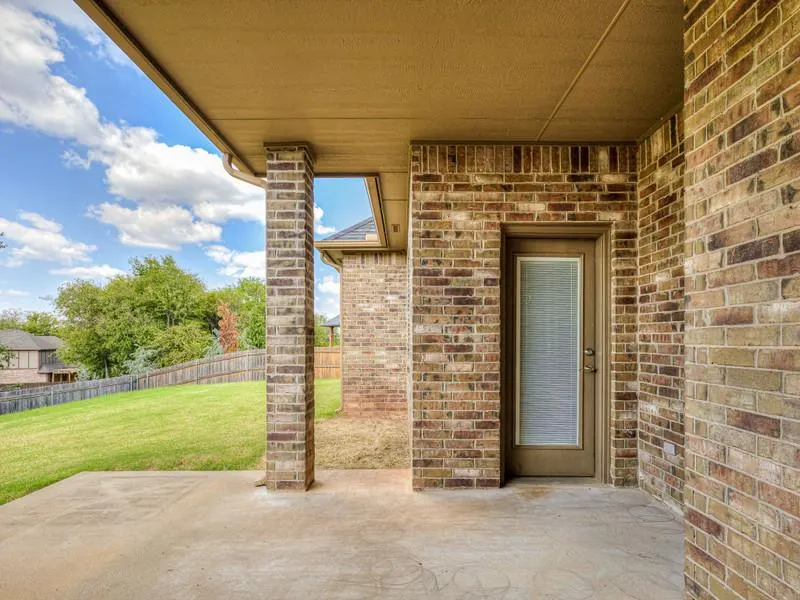 Photo 10 — 10405 CHERRYWOOD Drive, Oklahoma City, OK 73151