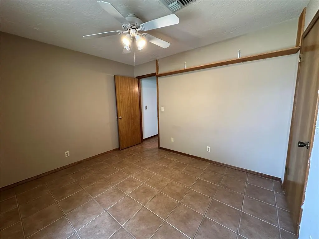 Photo 6 — 2308 Lynn Lane, Weatherford, OK 73096