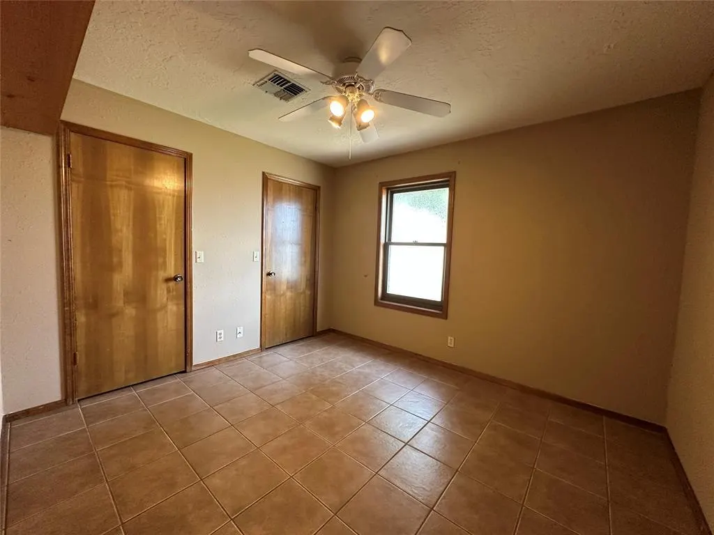 Photo 7 — 2308 Lynn Lane, Weatherford, OK 73096
