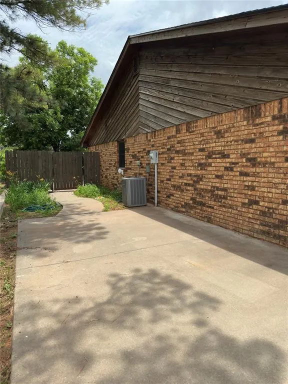 Photo 14 — 2308 Lynn Lane, Weatherford, OK 73096