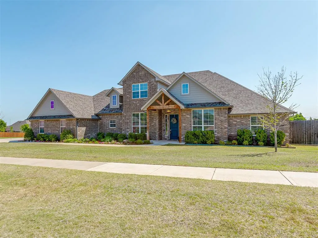 Front exterior — 15218 Colonia Bella Drive, Edmond, OK 73013