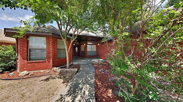 Photo 3 — 16409 Stoneview Drive, Oklahoma City, OK 73170