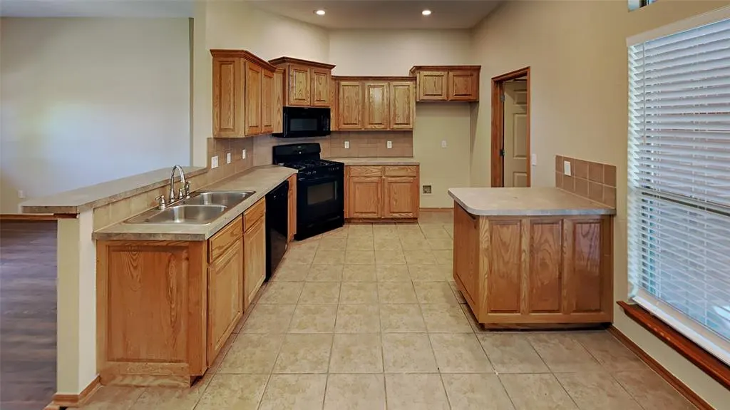 Photo 6 — 16409 Stoneview Drive, Oklahoma City, OK 73170