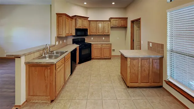 Photo 6 — 16409 Stoneview Drive, Oklahoma City, OK 73170