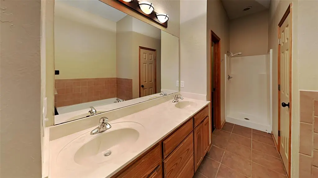 Photo 9 — 16409 Stoneview Drive, Oklahoma City, OK 73170