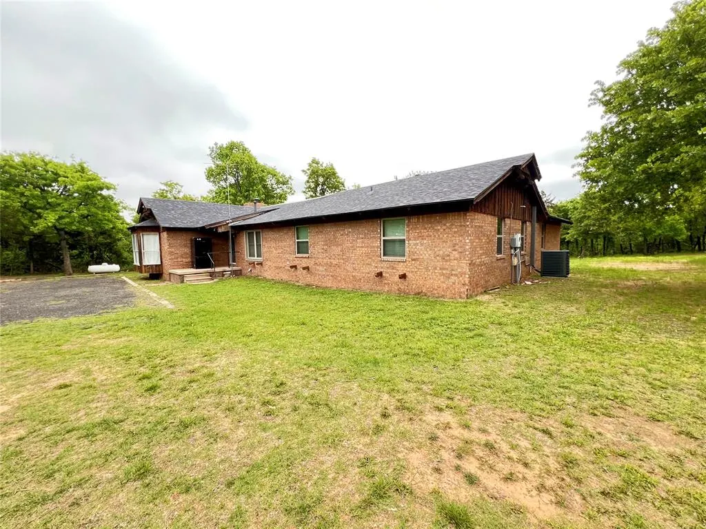 Photo 2 — 11012 S Triple X Road, Newalla, OK 74857