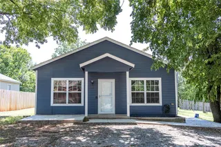 Sold home at 915 E Perkins Avenue