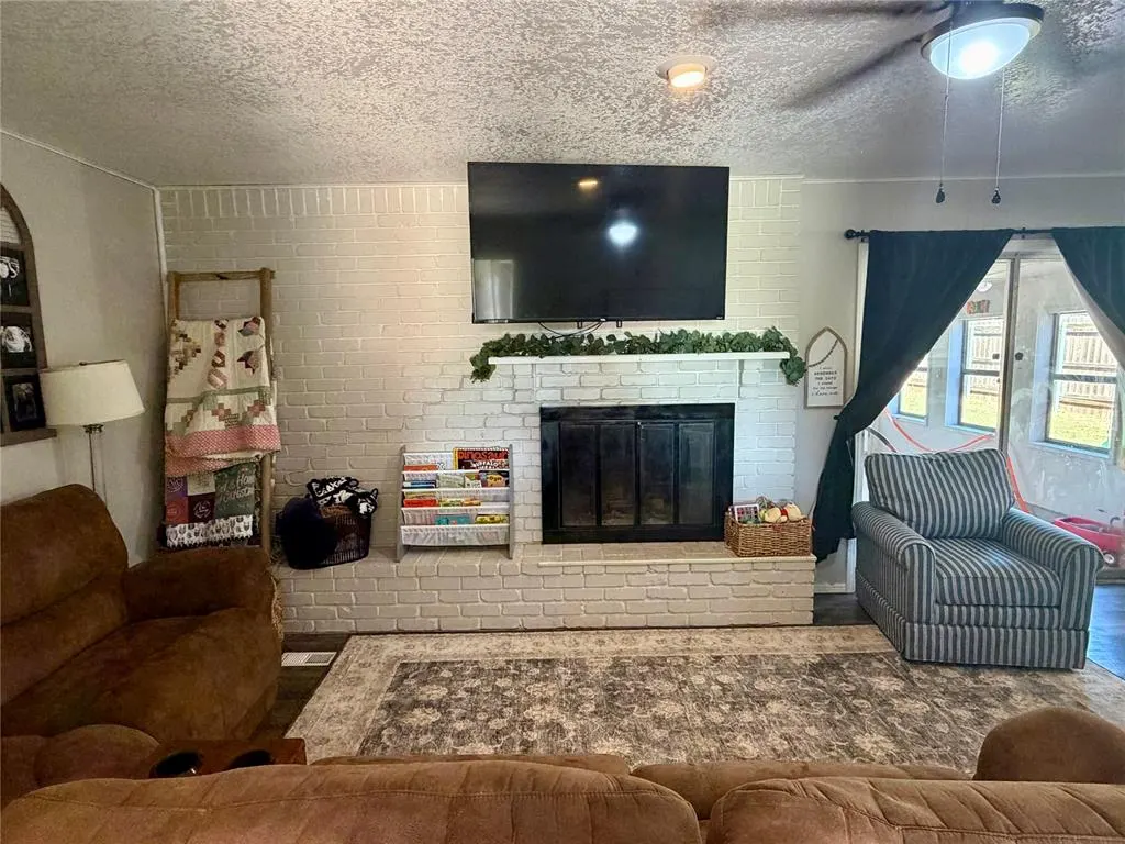 Photo 2 — 124 Rawlings, Clinton, OK 73601