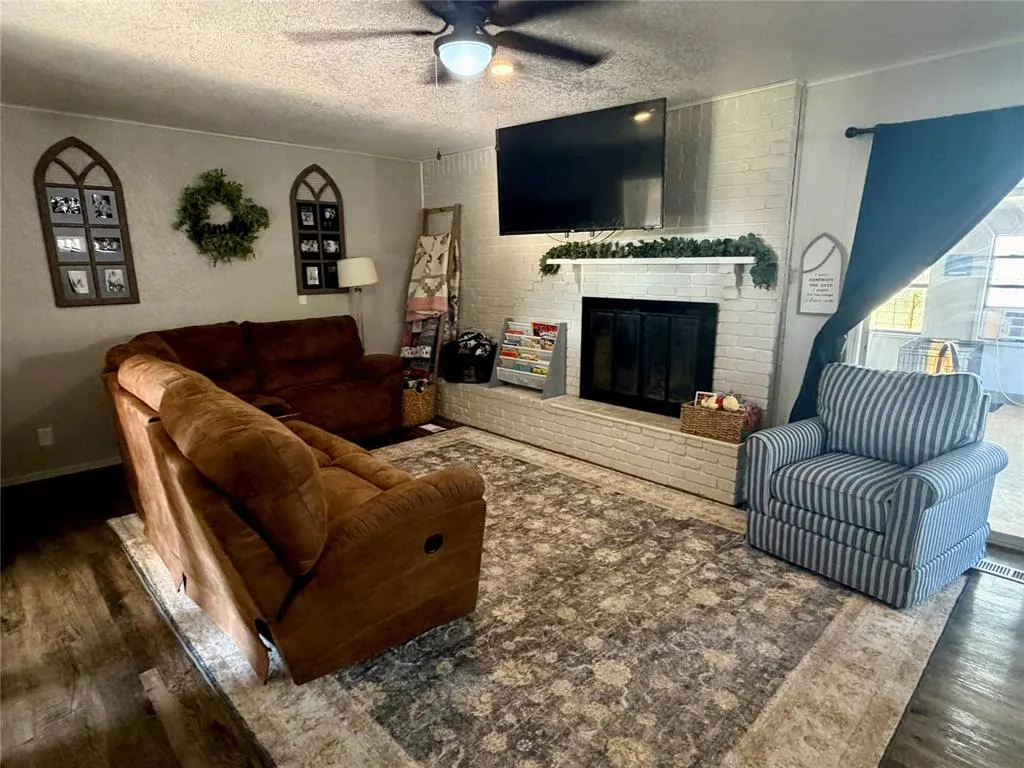Photo 3 — 124 Rawlings, Clinton, OK 73601