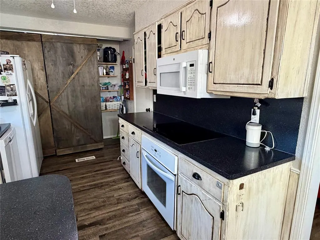 Photo 6 — 124 Rawlings, Clinton, OK 73601