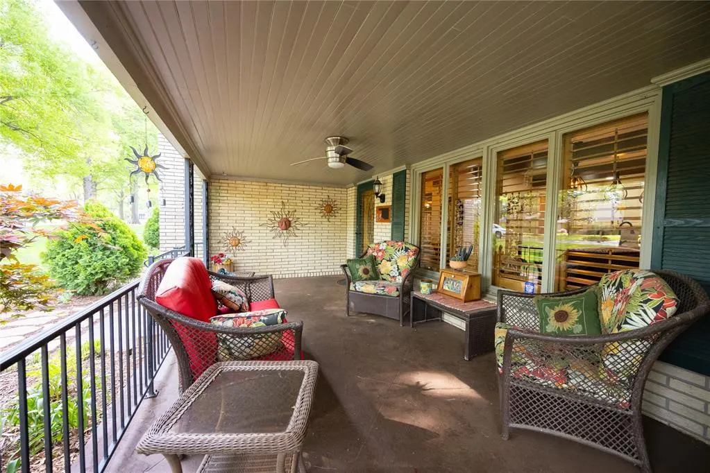 Photo 2 — 24 Hillcrest Drive, Ponca City, OK 74604
