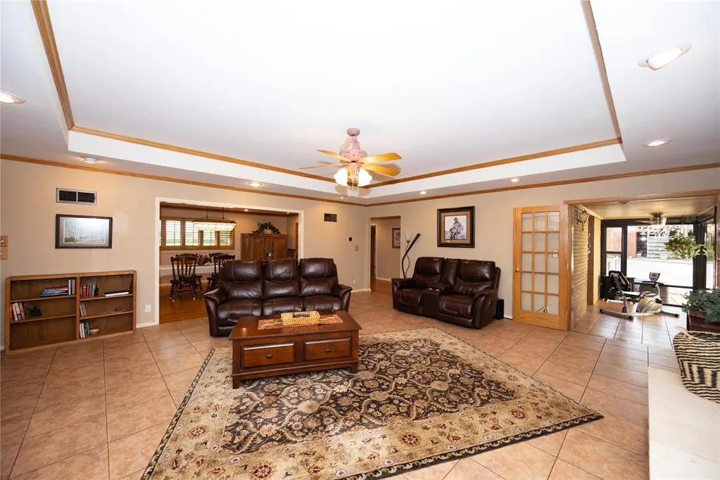 Photo 3 — 24 Hillcrest Drive, Ponca City, OK 74604