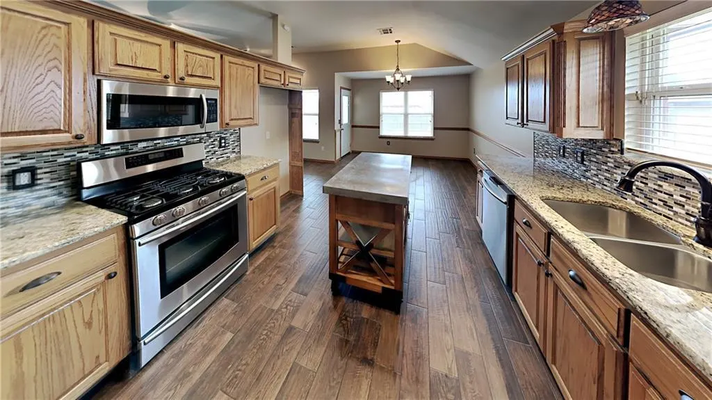 Photo 6 — 1420 SE 15th Street, Moore, OK 73160