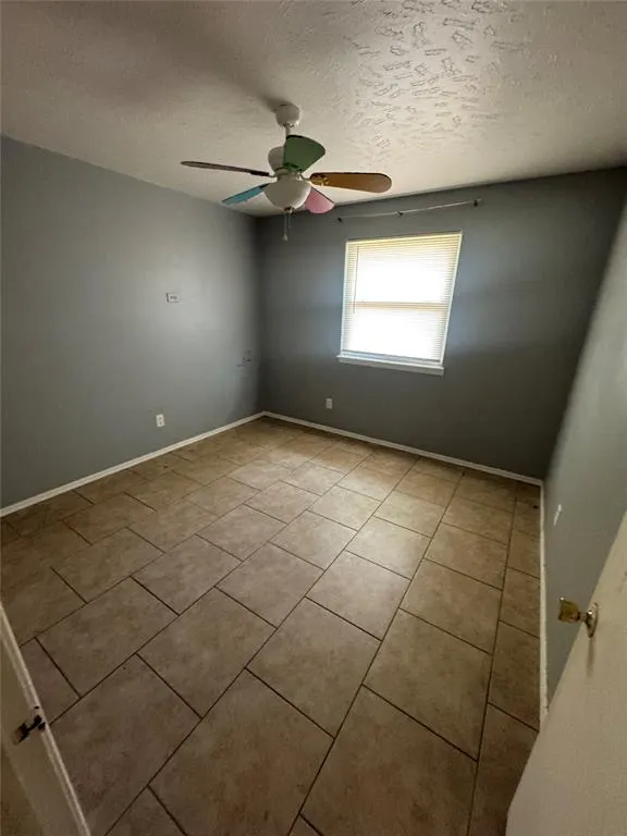 Photo 8 — 3308 Shadybrook Drive, Midwest City, OK 73110