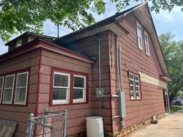 Photo 2 — 225 S Hill, Hobart, OK 73651