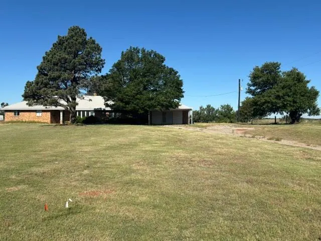 Front exterior — 16056 S Watertower Road, Binger, OK 73009