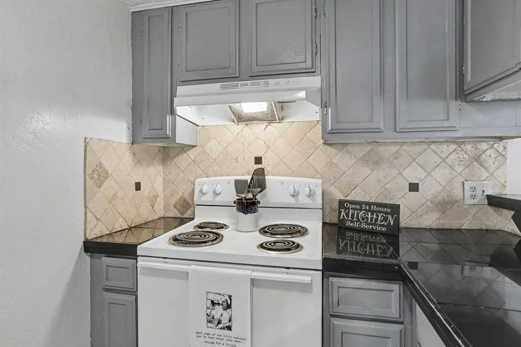 Photo 10 — 7204 Edenborough Drive, Oklahoma City, OK 73132