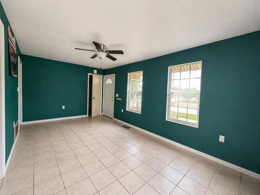 Photo 5 — 526 N 7th Street, Clinton, OK 73601