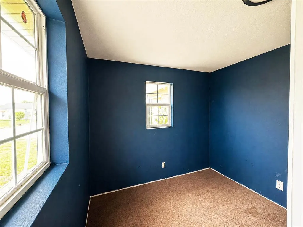 Photo 16 — 526 N 7th Street, Clinton, OK 73601