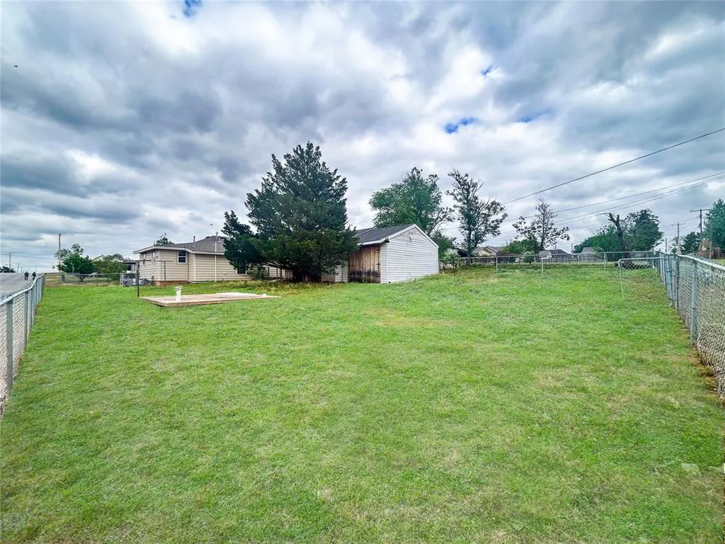 Photo 22 — 526 N 7th Street, Clinton, OK 73601