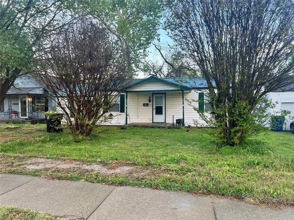 Photo 2 — 619 W Locust Street, Tecumseh, OK 74873