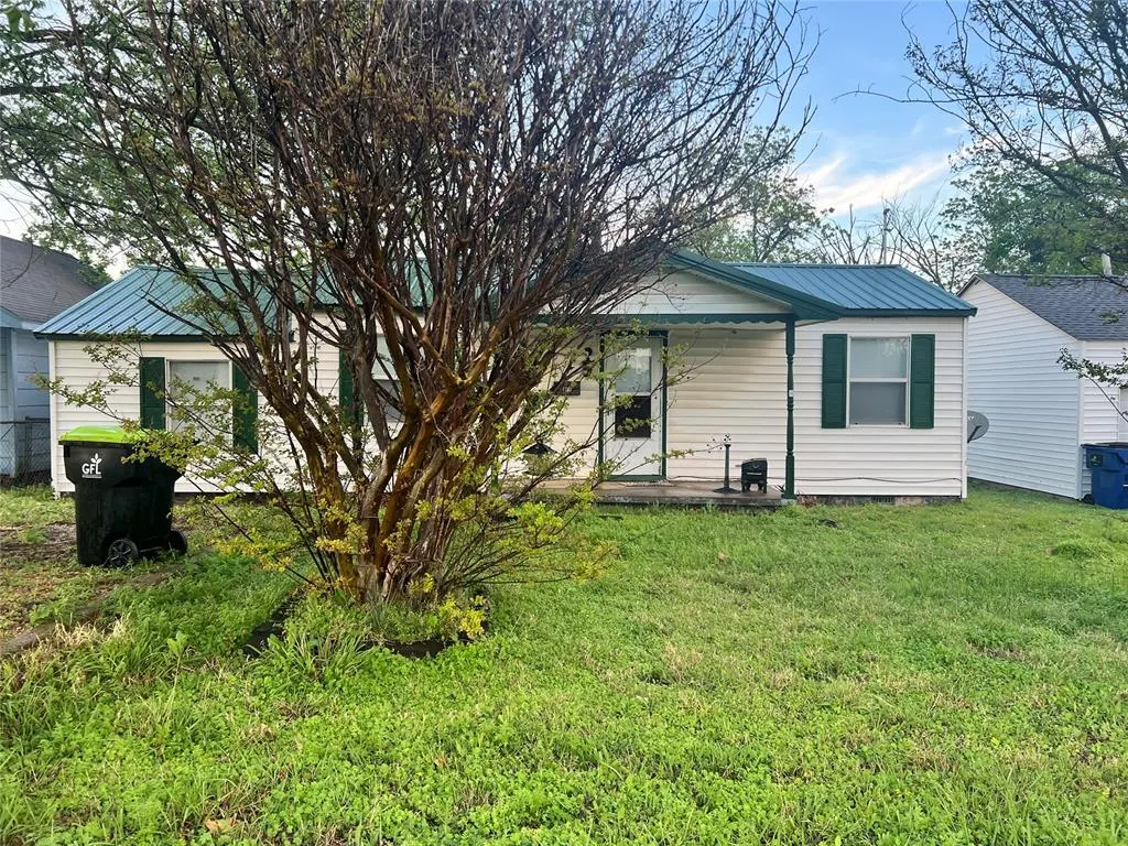 Photo 3 — 619 W Locust Street, Tecumseh, OK 74873