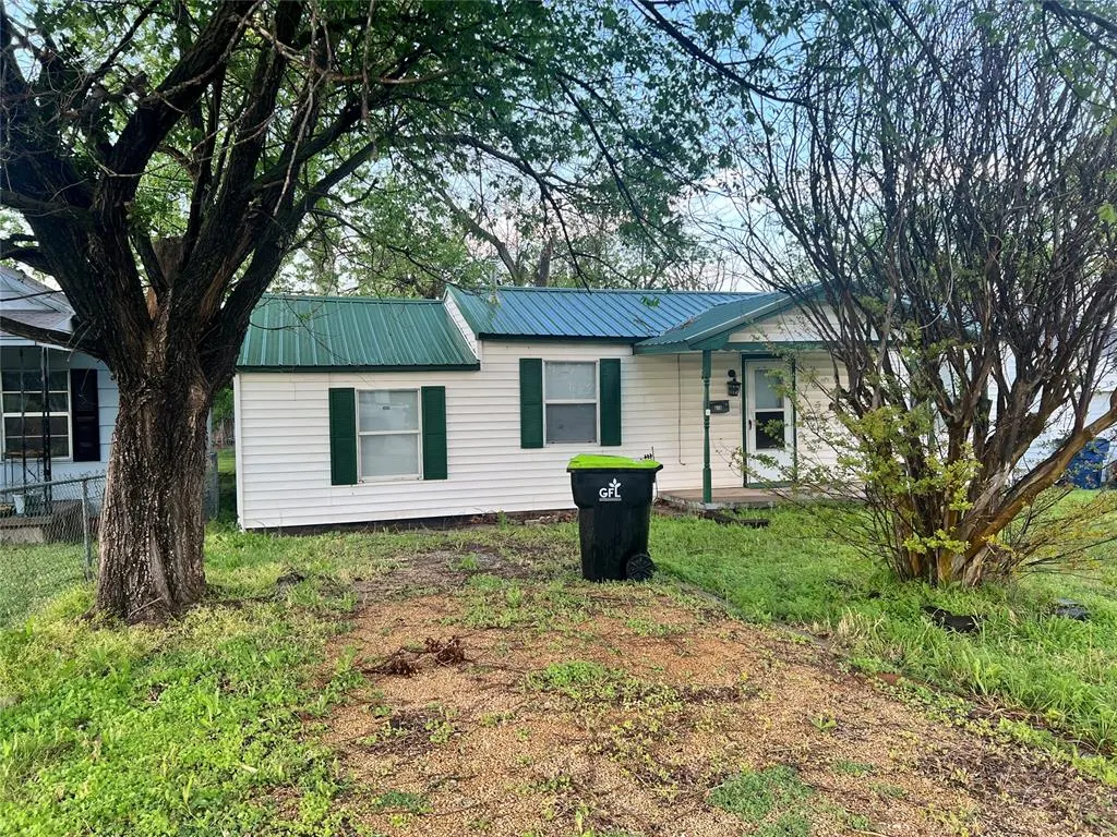 Photo 4 — 619 W Locust Street, Tecumseh, OK 74873