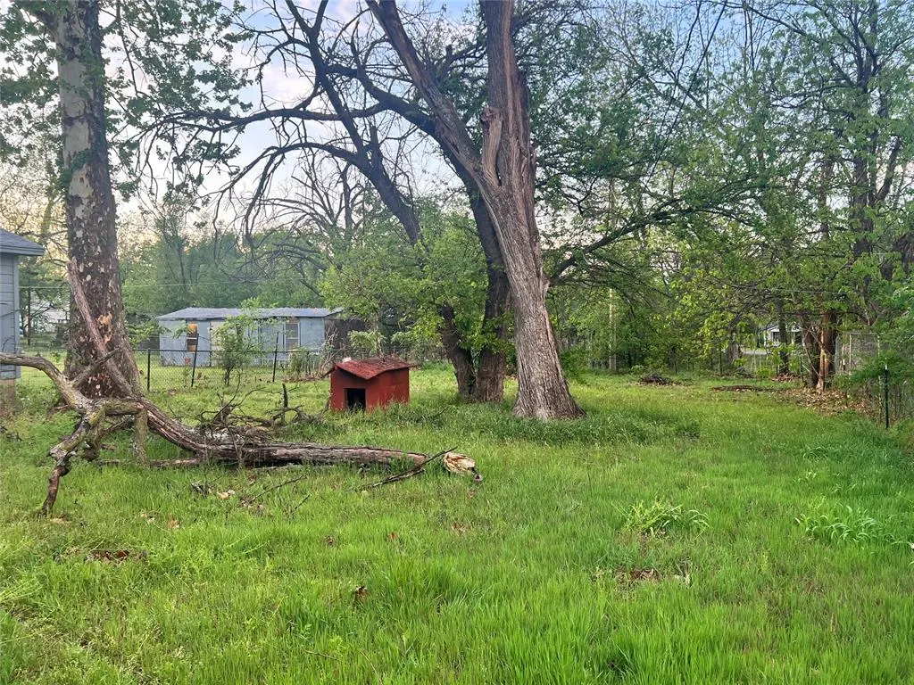 Photo 5 — 619 W Locust Street, Tecumseh, OK 74873