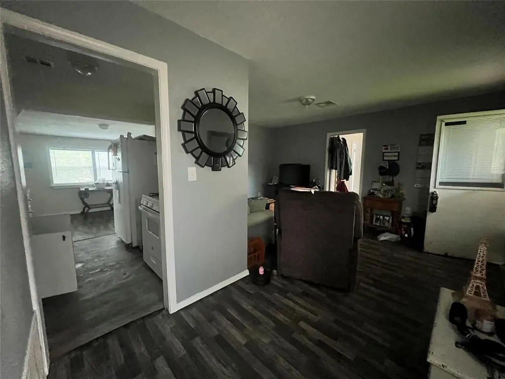Photo 7 — 619 W Locust Street, Tecumseh, OK 74873