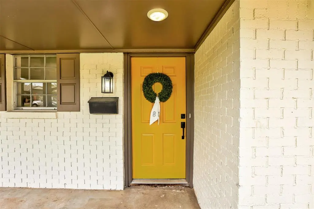 Photo 2 — 1801 Hardy Drive, Edmond, OK 73013