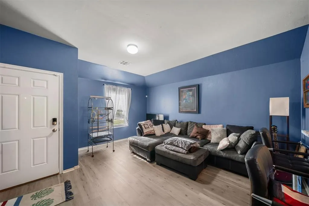 Photo 2 — 914 Karlee Court, Midwest City, OK 73130
