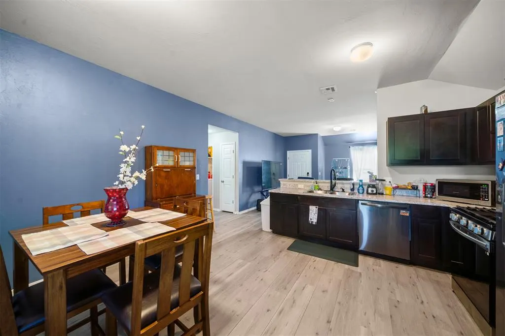 Photo 5 — 914 Karlee Court, Midwest City, OK 73130