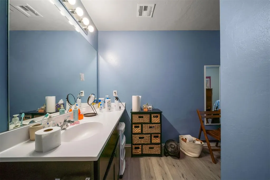 Photo 10 — 914 Karlee Court, Midwest City, OK 73130